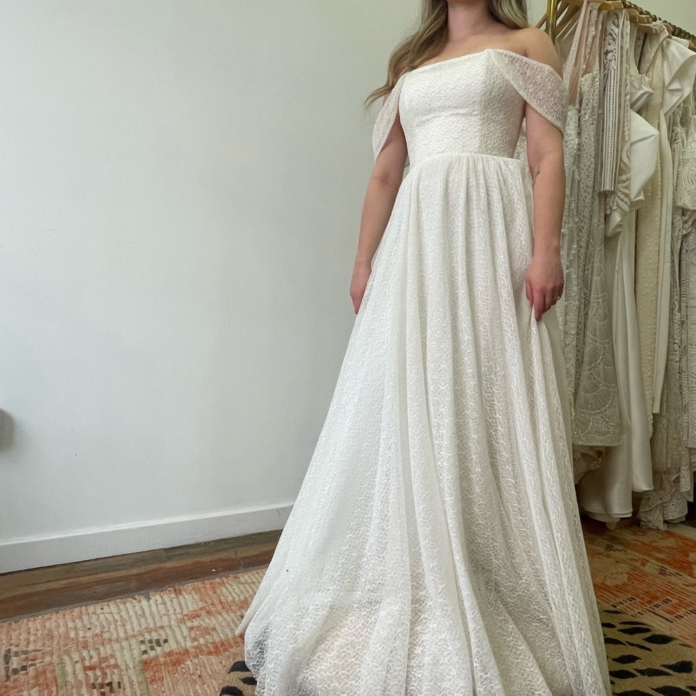 Never worn White truvelle Off-Shoulder Wedding Gown